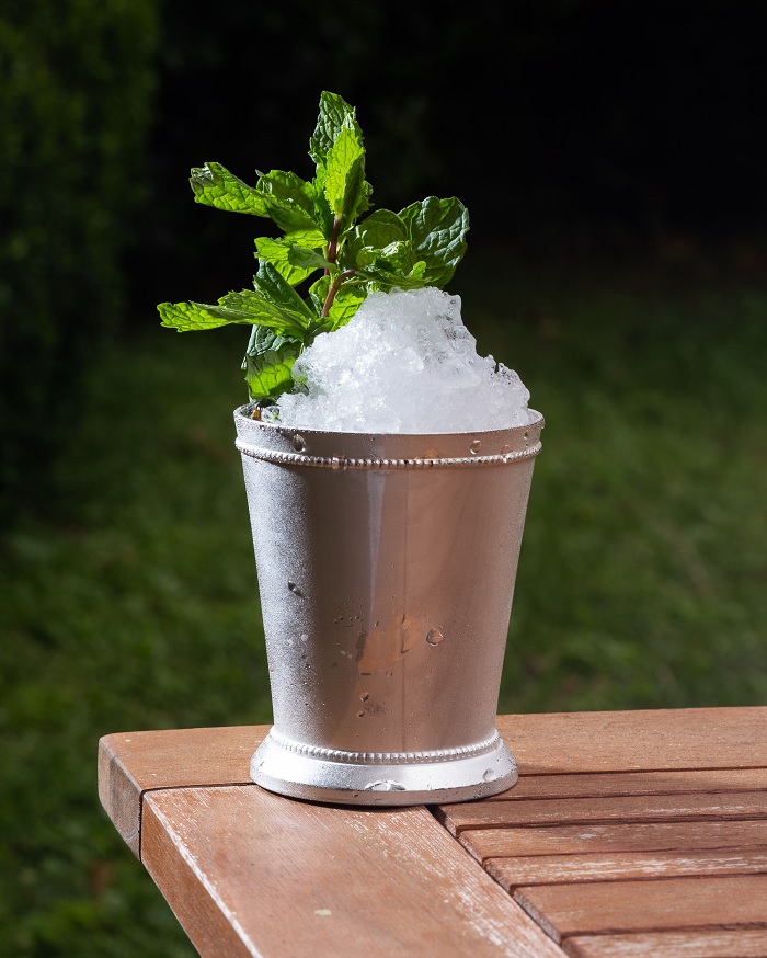 Ice is important when making cocktails - Mint Julep