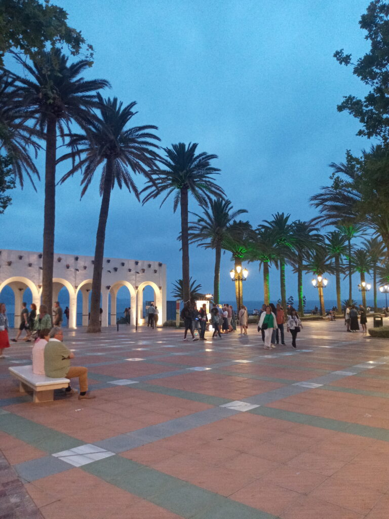 Weather in Nerja Balcòn de Europa at night