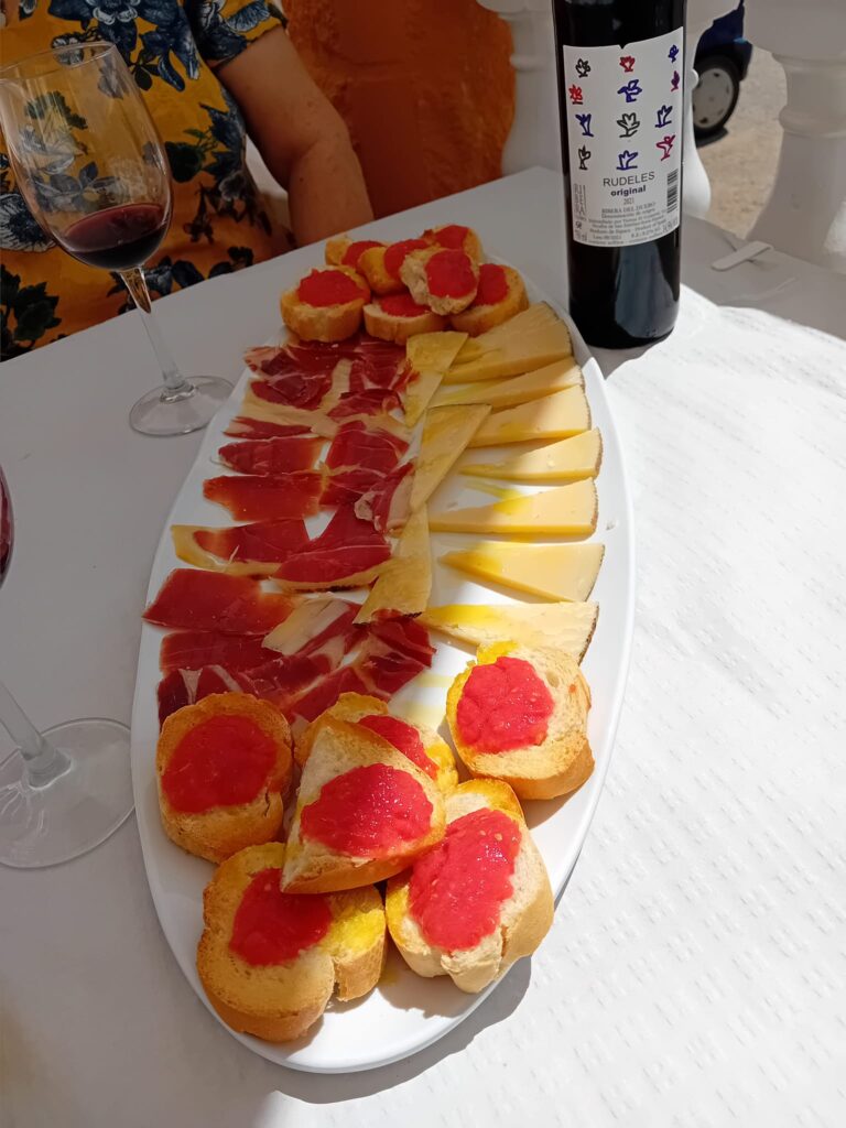 La Barca; Ham, Cheese, bread and tomato platter with a nice bottle of Ribera del Duero wine.